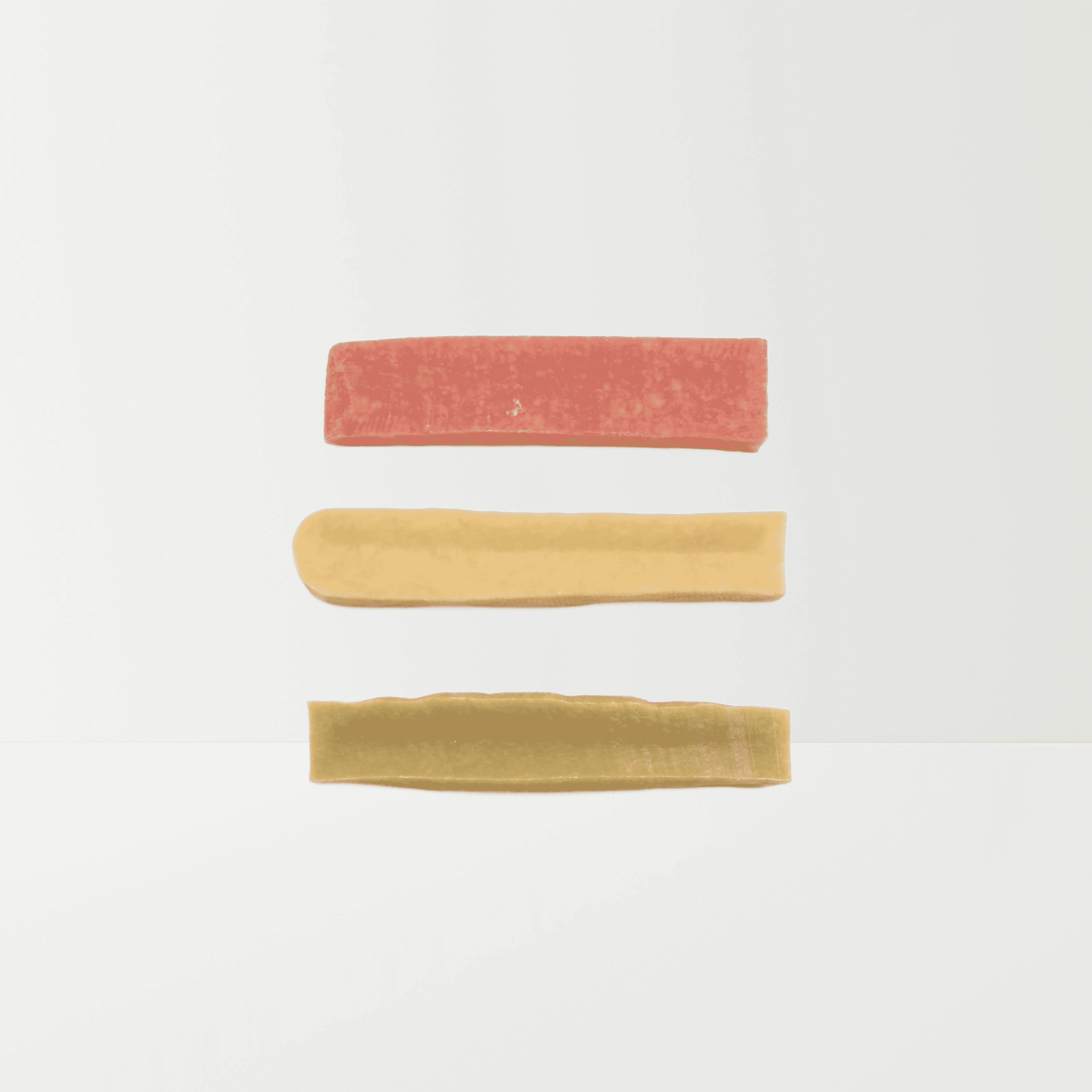 Déclinaison fromage de yak nature, à la fraise et à la menthe. 100% lait de yak