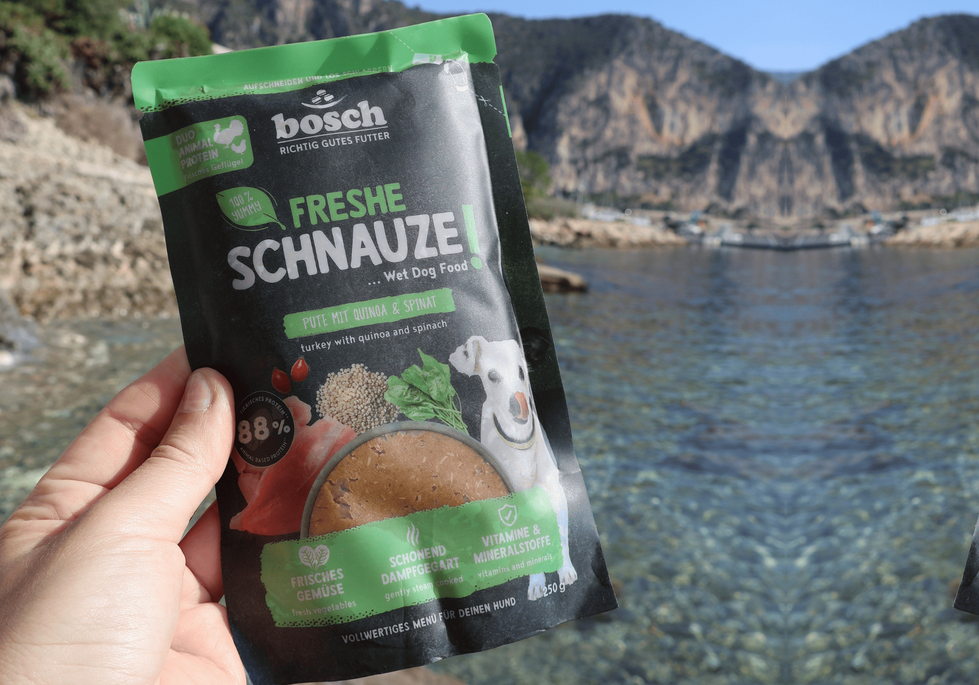 Nourriture humide à la dinde pour chien digestif riche en protéines de qualité.