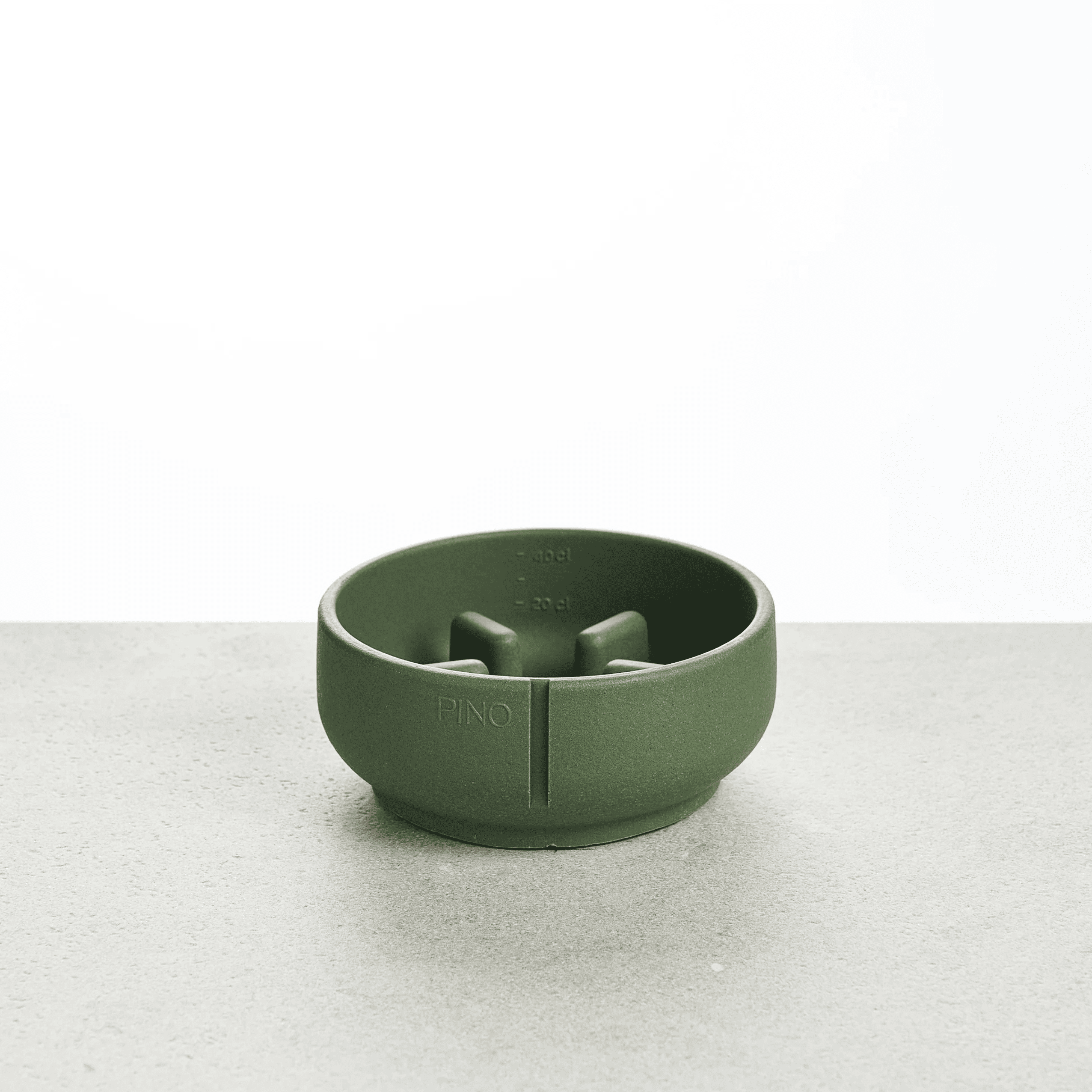 Gamelle anti-glouton pour chien design à base de sable, plus solide que les gamelles pour chien en  céramique. Elle permet à votre chien de manger plus doucement. 